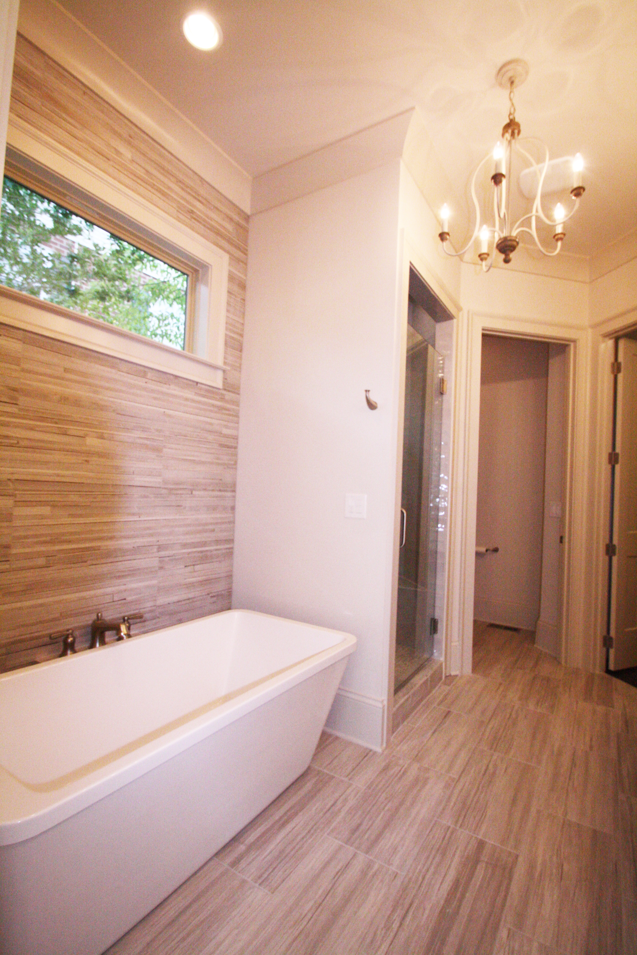 interior_master_bathroom_image